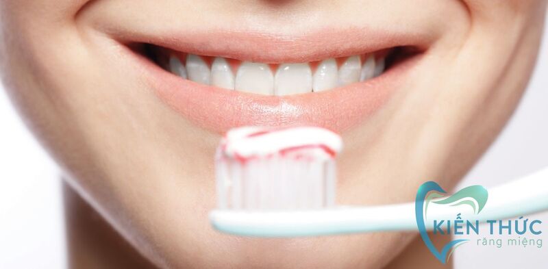 Chăm sóc răng miệng đúng cách, khoa học để tăng tuổi thọ của răng Implant 
